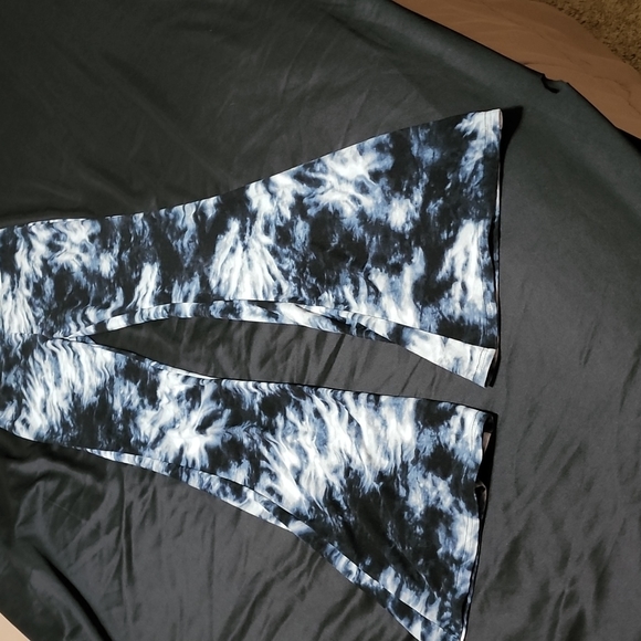 Time and Tru Other - Women's no boundaries tie-dyed yoga pants. Size S